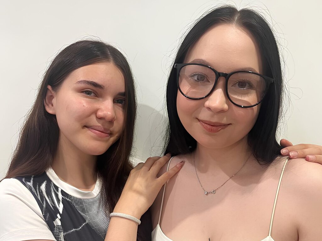 Join WandaAndPeggy Private Chat