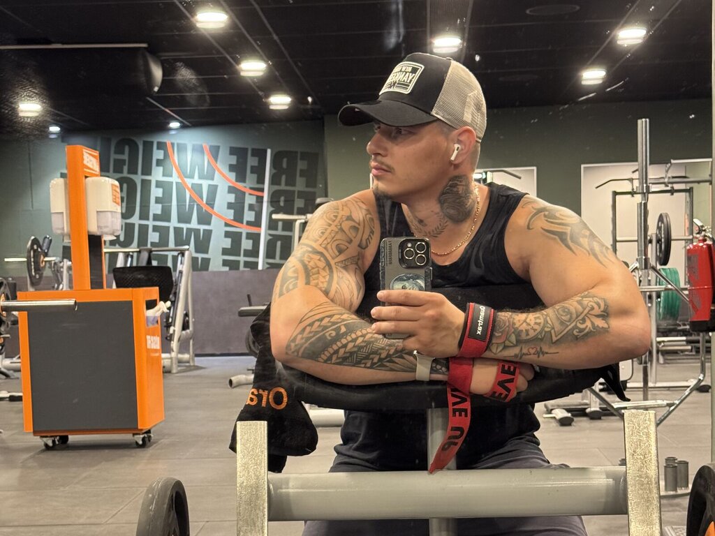 Join YoucefThompson Private Chat